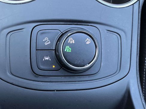 Used 2024 GMC Terrain SLE image 25