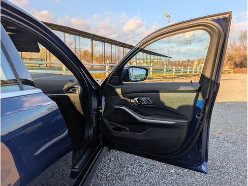 Used 2019 BMW 330i xDrive Sedan w/ Convenience Package image 11