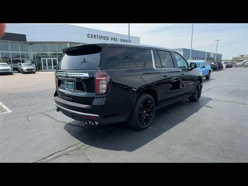 Used 2023 Chevrolet Suburban High Country w/ Advanced Technology Package AWD/4WD image 8
