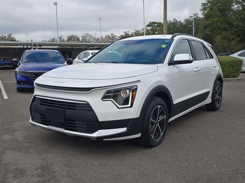 Certified 2025 Kia Niro EX image 4