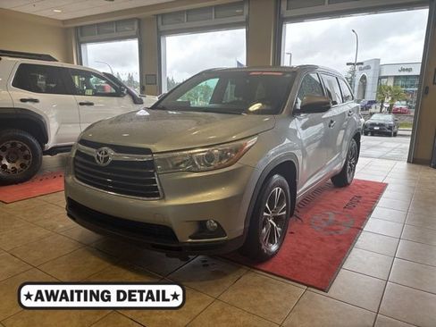 Used 2016 Toyota Highlander XLE image 1