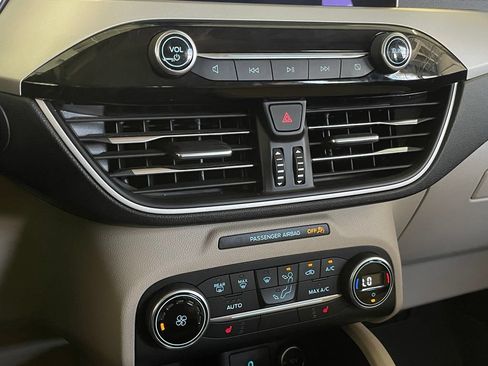 Used 2020 Ford Escape SE FWD image 19