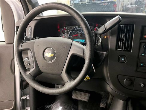 Used 2022 Chevrolet Express 2500 w/ Driver Convenience Package RWD image 4
