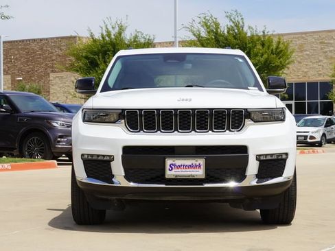 Used 2023 Jeep Grand Cherokee L Limited AWD/4WD image 2