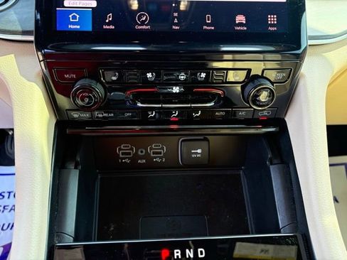 Used 2025 Jeep Grand Cherokee Limited w/ Luxury Tech Group II AWD/4WD image 23
