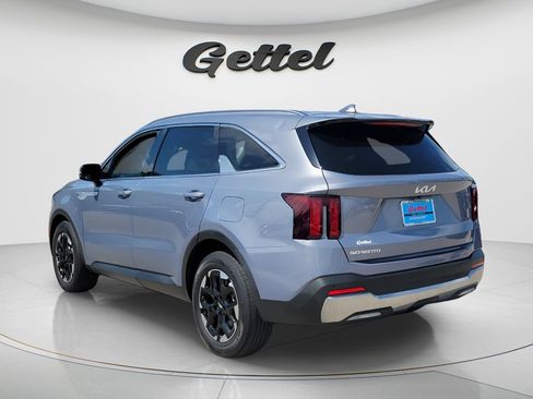 Used 2024 Kia Sorento S FWD image 7