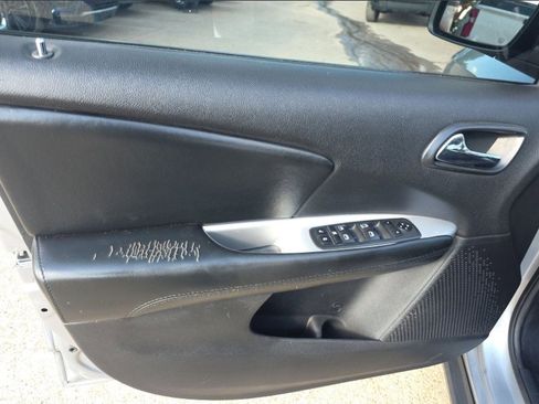 Used 2019 Dodge Journey SE image 19