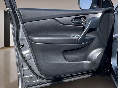 Used 2021 Nissan Rogue Sport S image 17