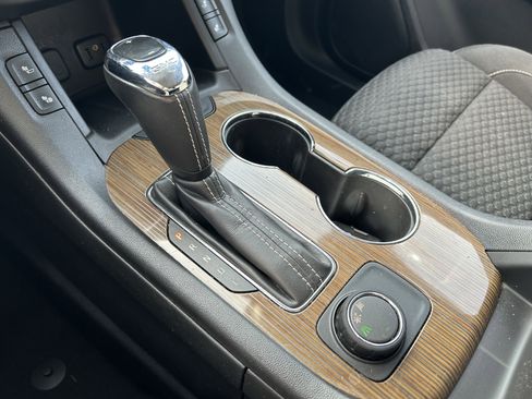 Used 2017 GMC Acadia SLE image 16