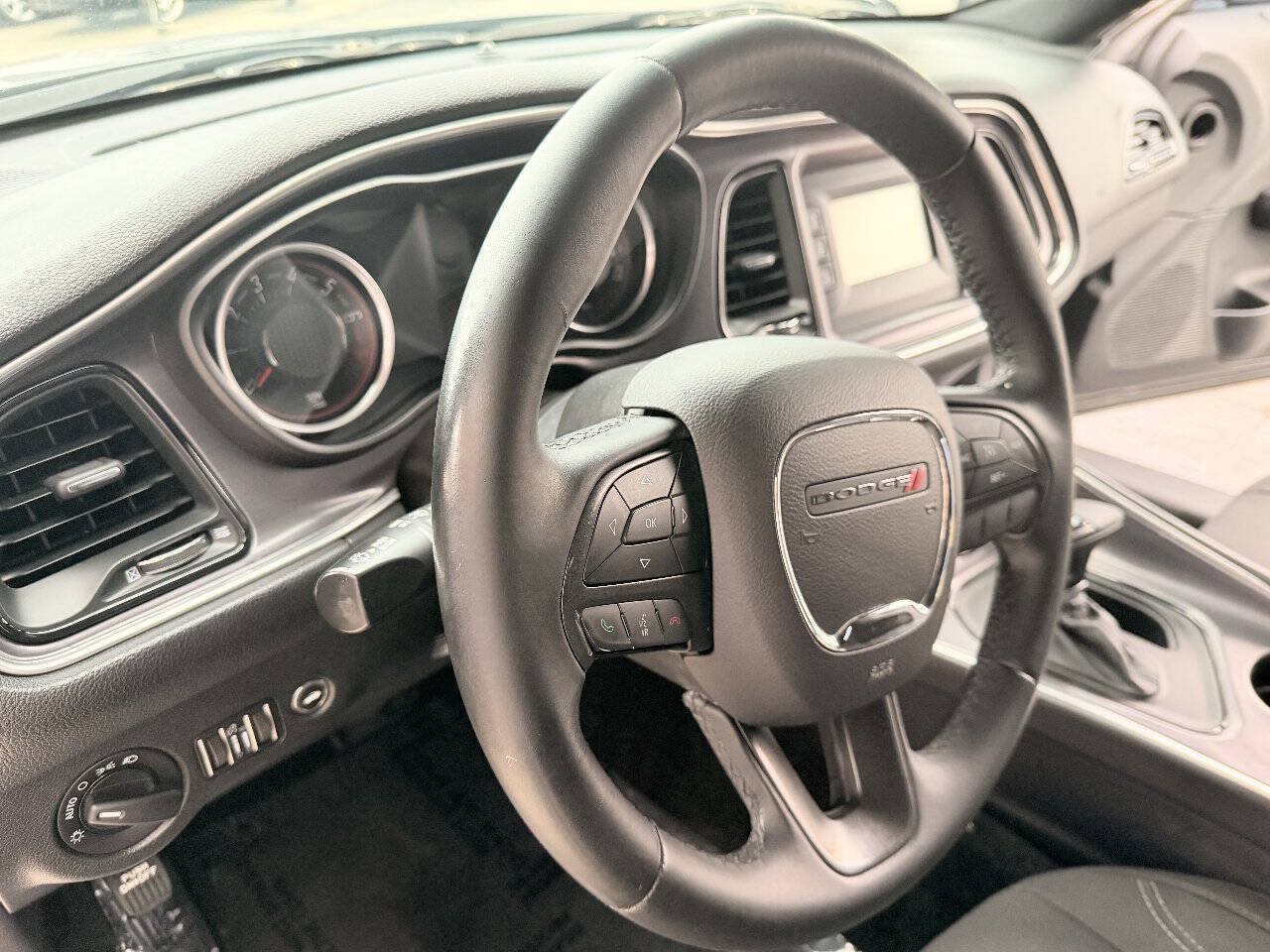 Used 2016 Dodge Challenger SXT RWD image 8