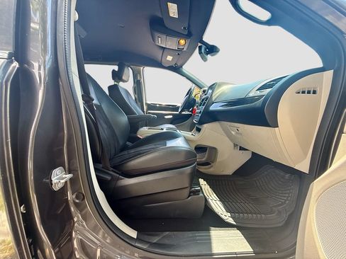 Used 2020 Dodge Grand Caravan SXT FWD image 30