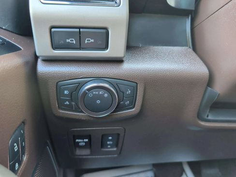 Used 2018 Ford F150 King Ranch w/ Equipment Group 601A Luxury AWD/4WD image 27