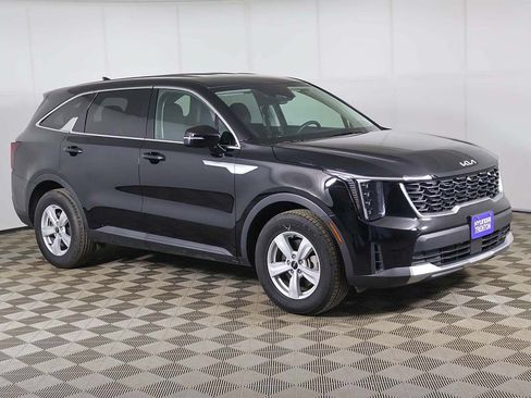 Used 2025 Kia Sorento LX FWD image 2