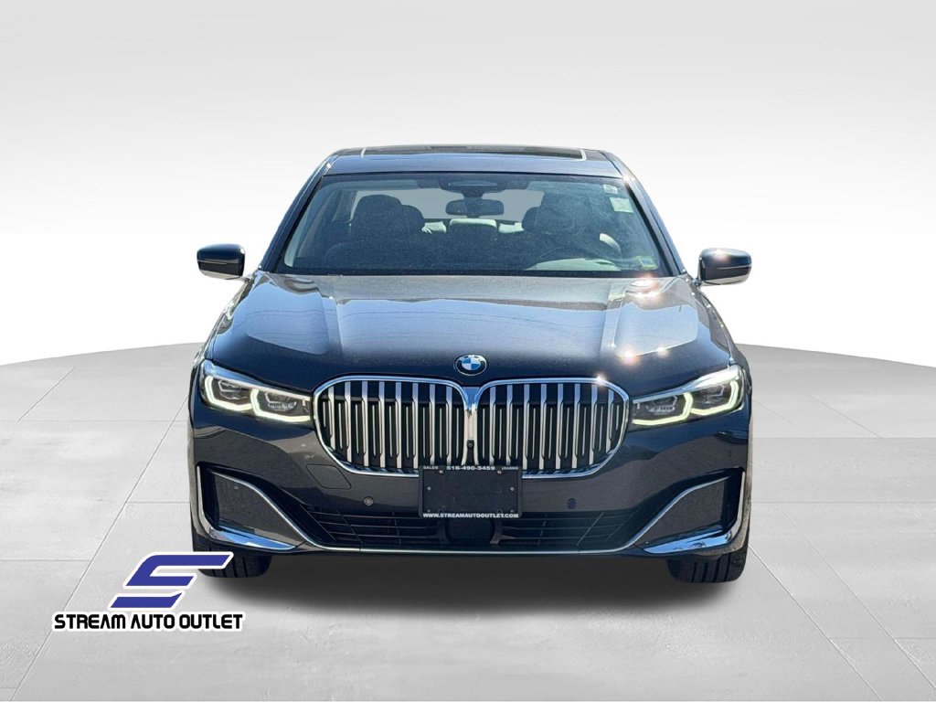Used 2022 BMW 740i xDrive AWD/4WD image 2