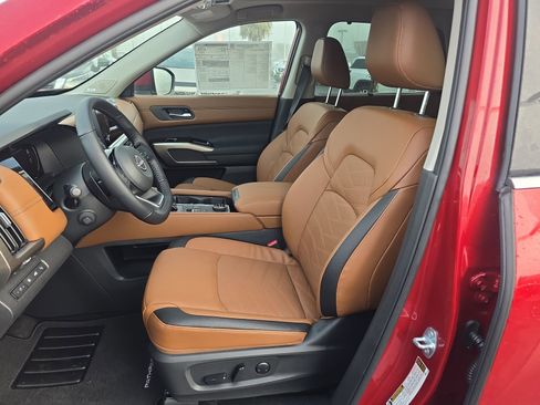 New 2025 Nissan Pathfinder Platinum w/ Cargo Package image 12