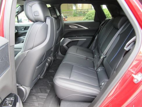 Certified 2025 Cadillac Lyriq Luxury AWD/4WD image 38