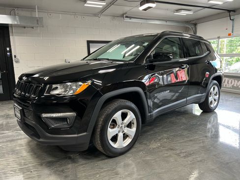 Used 2018 Jeep Compass Latitude w/ Popular Equipment Group image 4