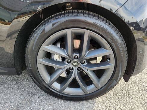 Certified 2025 Land Rover Range Rover Sport SE image 7