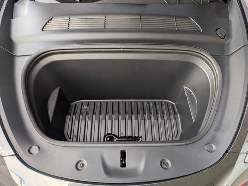 Used 2024 Tesla Model Y Long Range RWD image 22