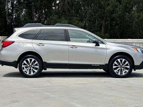 Used 2017 Subaru Outback 3.6R Limited AWD/4WD image 7