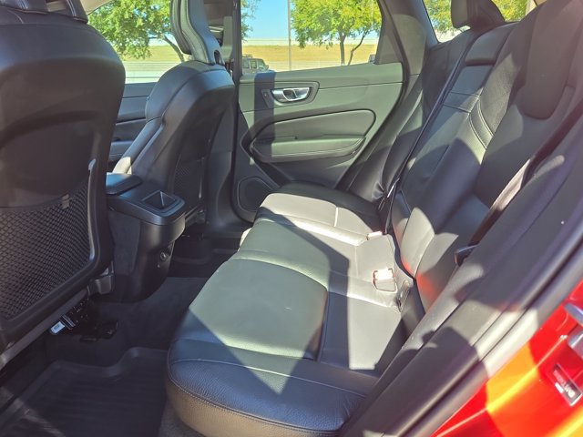 Used 2020 Volvo XC60 T5 Momentum w/ Premium Package AWD/4WD image 10