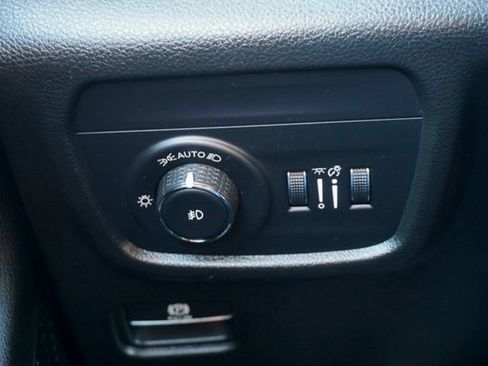 Used 2023 Jeep Grand Cherokee Limited w/ Luxury Tech Group II image 28