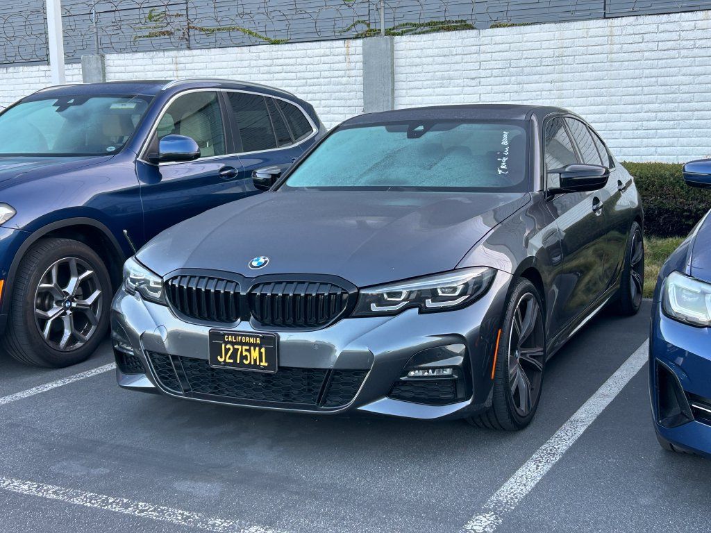 Used 2022 BMW 330i Sedan w/ M Sport Package RWD image 2