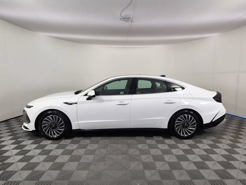 Certified 2025 Hyundai Sonata Limited FWD image 2