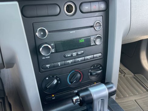 Used 2008 Ford Mustang Convertible RWD image 12