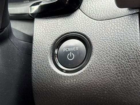 Used 2025 Toyota Camry SE image 32