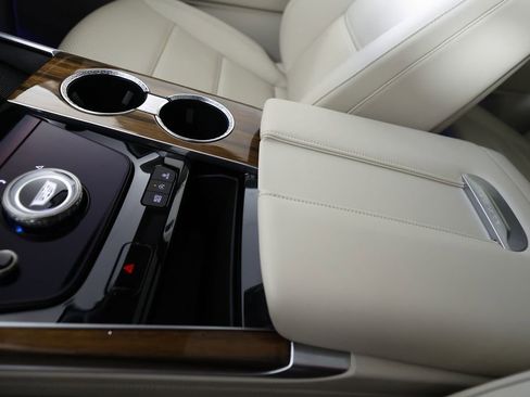 Used 2025 Cadillac Escalade Sport Platinum w/ LPO, ONYX Package image 44