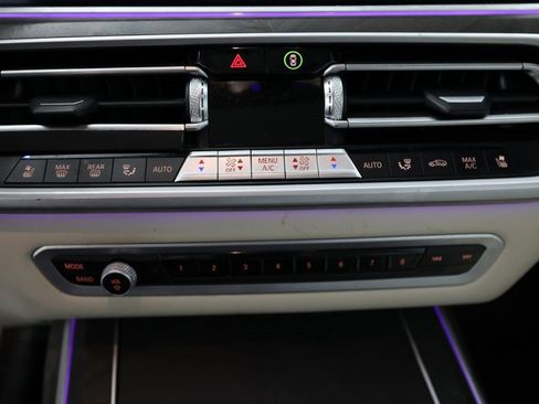 Used 2022 BMW X7 xDrive40i w/ M Sport Package image 34