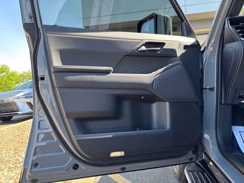 Used 2025 Lexus GX 550 w/ Accessory Package (2T) AWD/4WD image 11