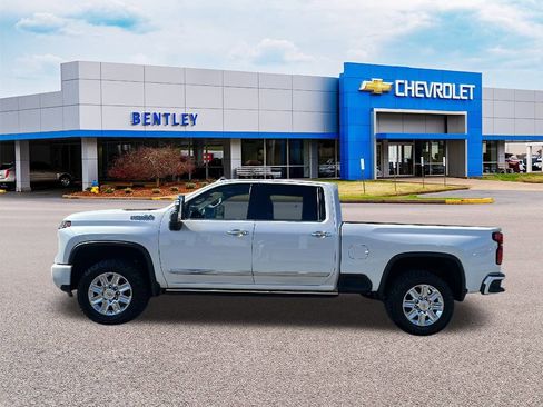 Used 2024 Chevrolet Silverado 2500 High Country w/ High Country Premium Package image 2