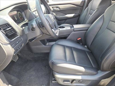 Used 2026 Nissan Rogue SL FWD image 3