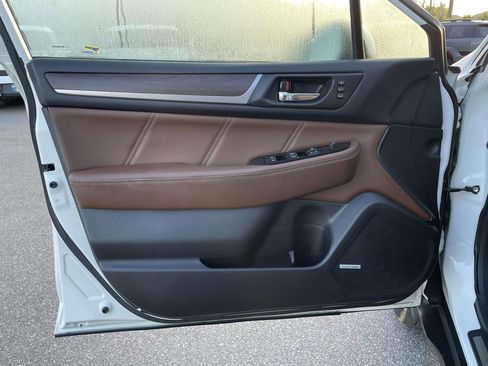 Used 2017 Subaru Outback 3.6R Touring w/ Popular Package #5A AWD/4WD image 5