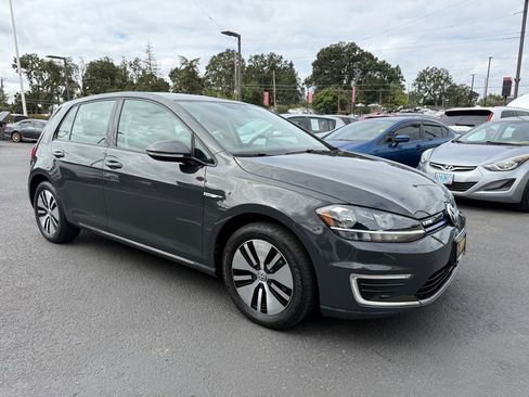 Used 2019 Volkswagen e-Golf SE w/ Driver Assistance Package image 8