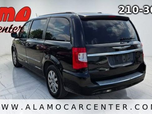 Used 2014 Chrysler Town & Country Touring FWD image 3