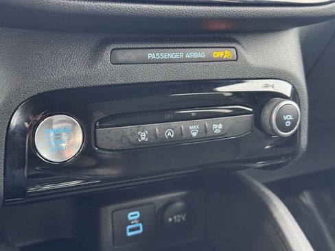 Used 2019 Ford Escape SE image 32