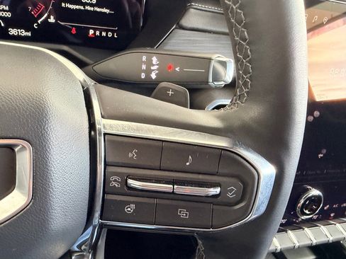 Used 2025 GMC Acadia Elevation w/ Elevation Premium Package FWD image 19