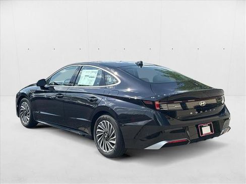 New 2025 Hyundai Sonata Limited image 9