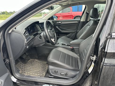 Used 2023 Volkswagen Jetta SE FWD image 10