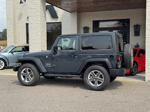 Used 2018 Jeep Wrangler Sport image 7