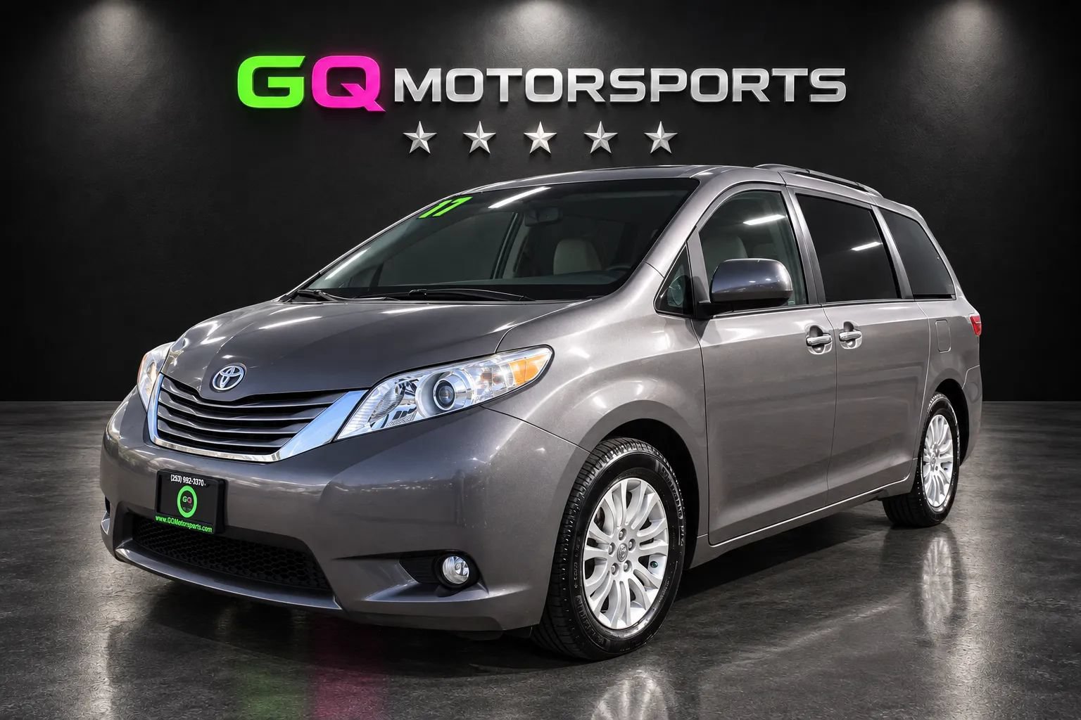 Used 2017 Toyota Sienna XLE w/ XLE Navigation Package FWD image 4