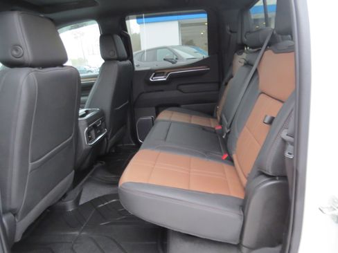 Used 2023 Chevrolet Silverado 1500 High Country w/ High Country Premium Package image 17