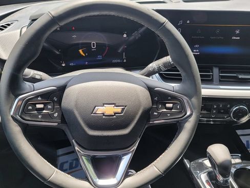 Used 2024 Chevrolet Trax LT w/ Driver Confidence Package FWD image 20