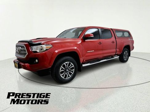 Used 2017 Toyota Tacoma TRD Sport w/ Tow Package AWD/4WD image 3