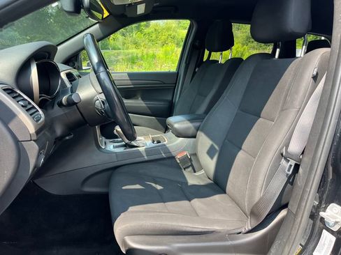 Used 2017 Jeep Grand Cherokee Laredo w/ Quick Order Package 23E image 10