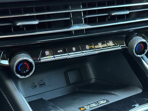 New 2026 Chevrolet Traverse LT w/ Midnight/Sport Edition FWD image 21
