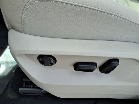 New 2026 Volkswagen Atlas SE image 14